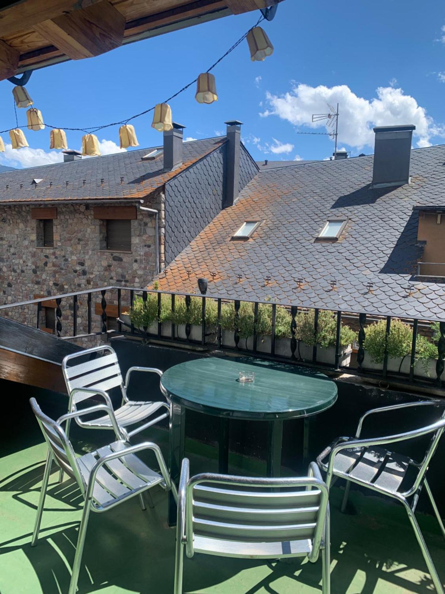 Atico Con Encanto En Bellver De Cerdanya Appartement Buitenkant foto
