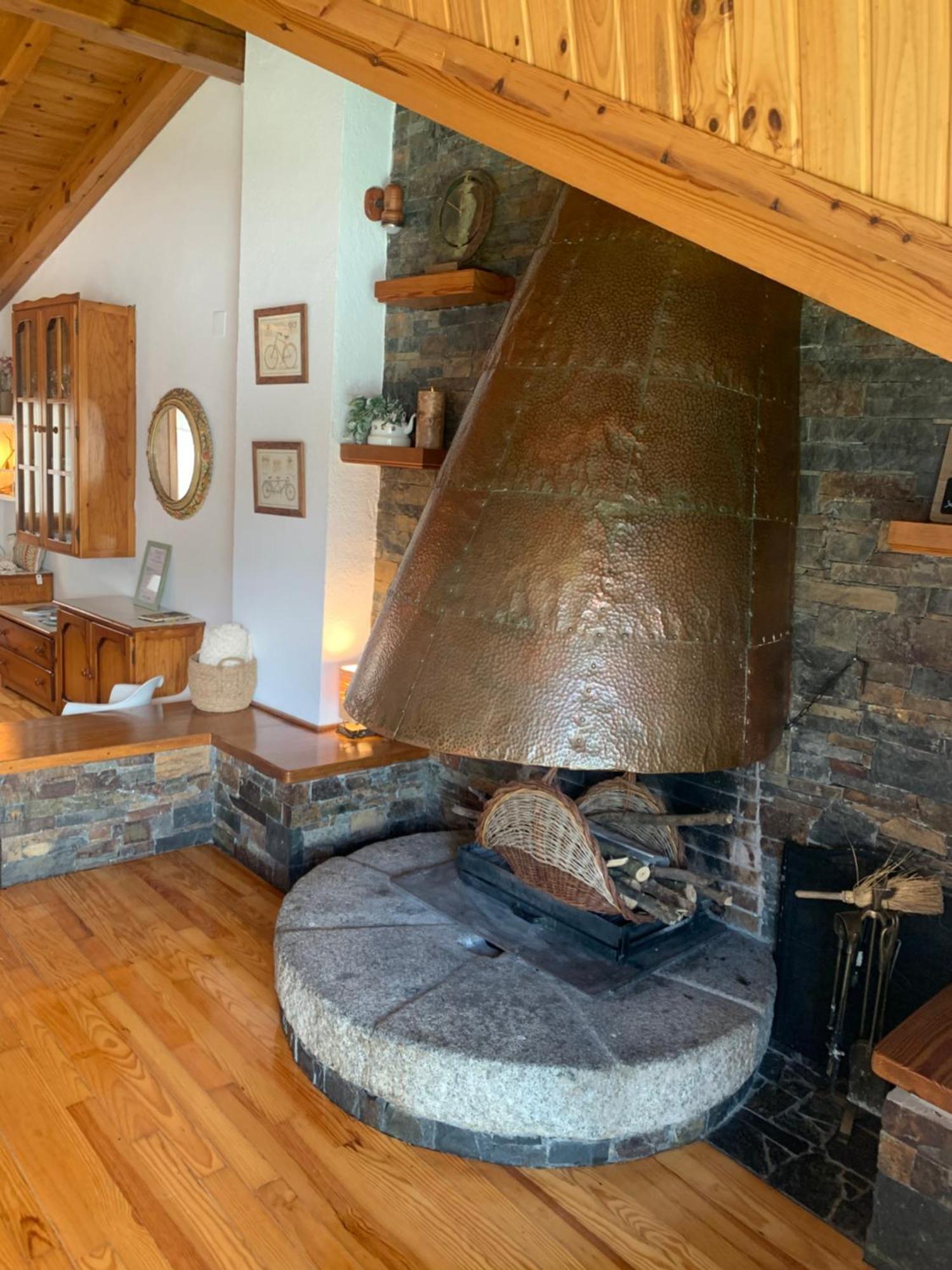 Atico Con Encanto En Bellver De Cerdanya Appartement Buitenkant foto