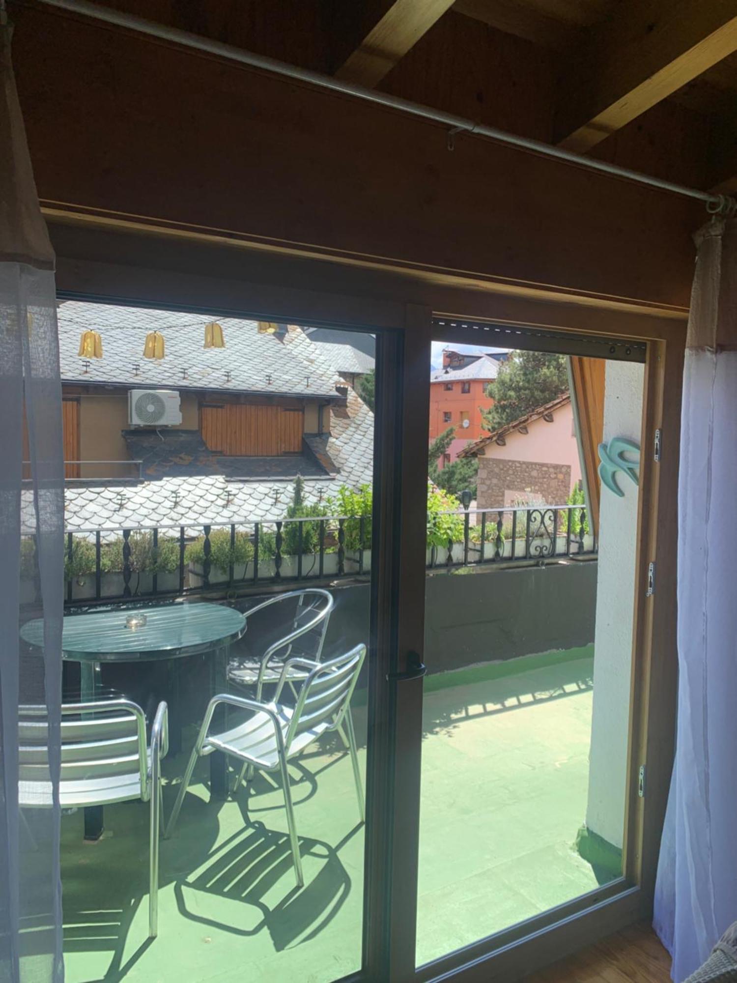 Atico Con Encanto En Bellver De Cerdanya Appartement Buitenkant foto
