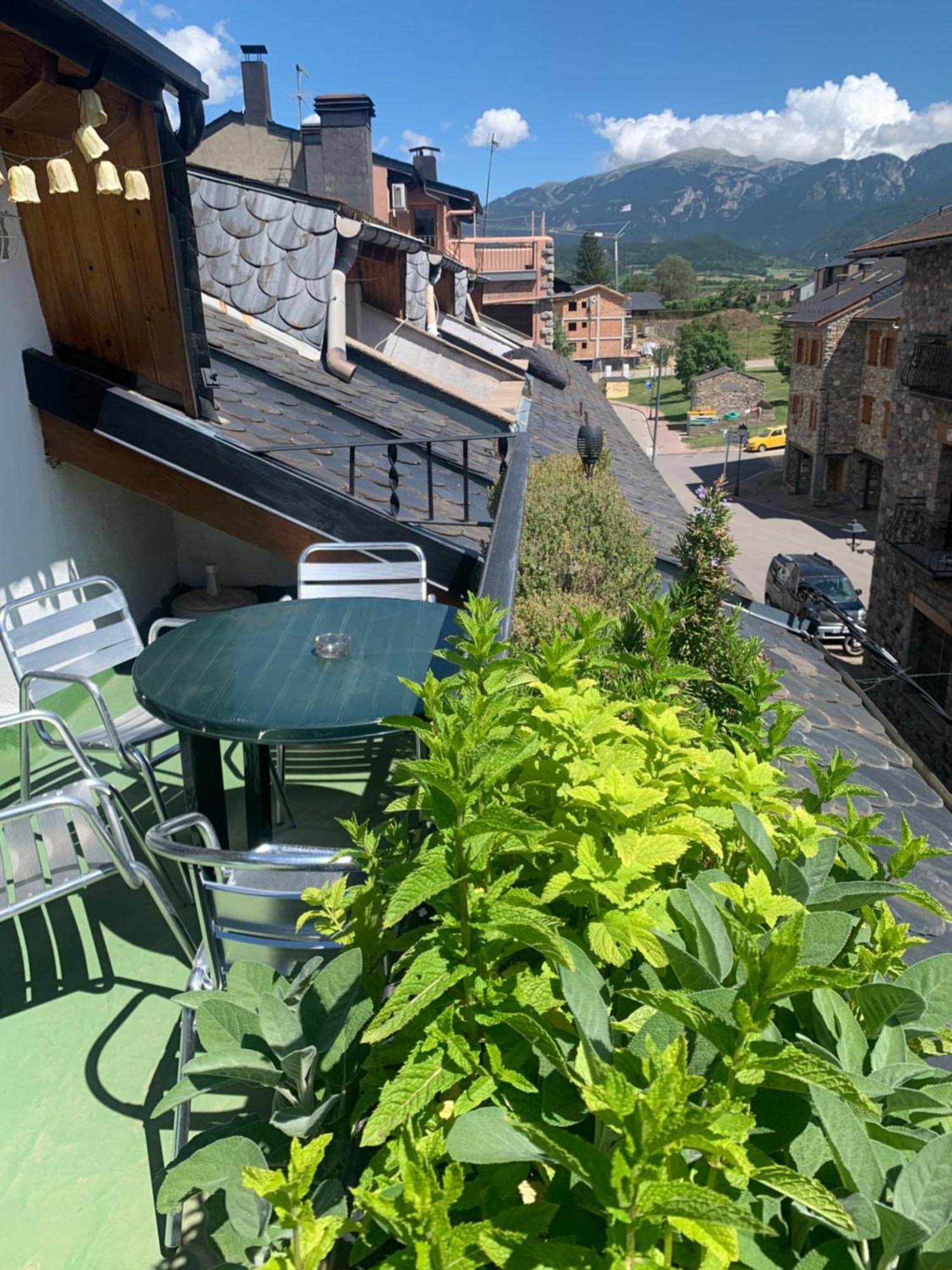 Atico Con Encanto En Bellver De Cerdanya Appartement Buitenkant foto