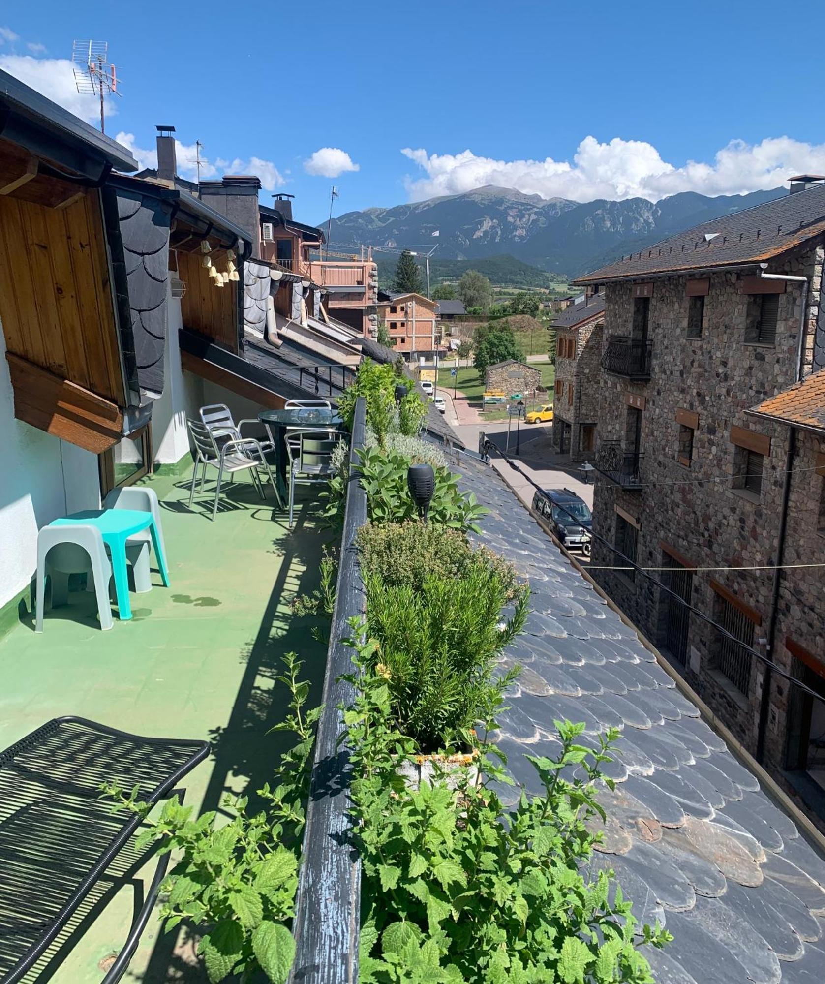 Atico Con Encanto En Bellver De Cerdanya Appartement Buitenkant foto
