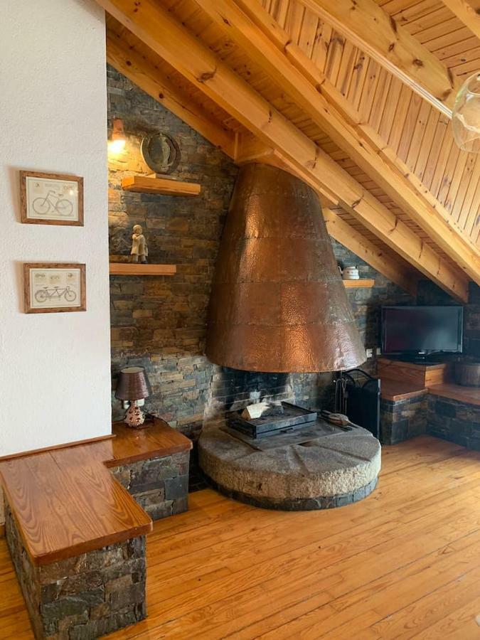Atico Con Encanto En Bellver De Cerdanya Appartement Buitenkant foto